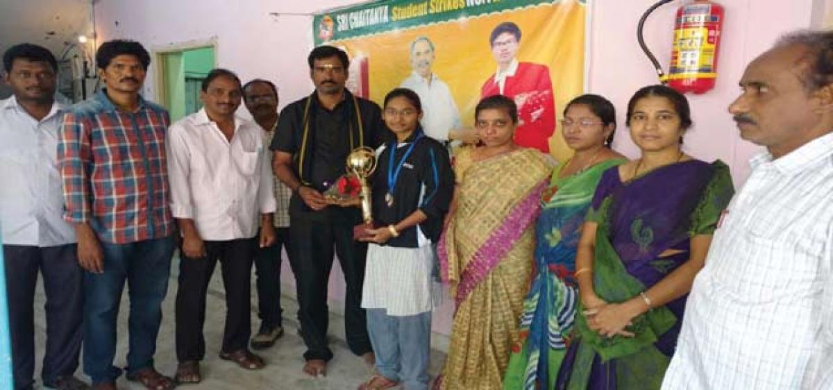 Vijayawada girl Anusha Reddy wins SGF Table Tennis gold - The Hans India