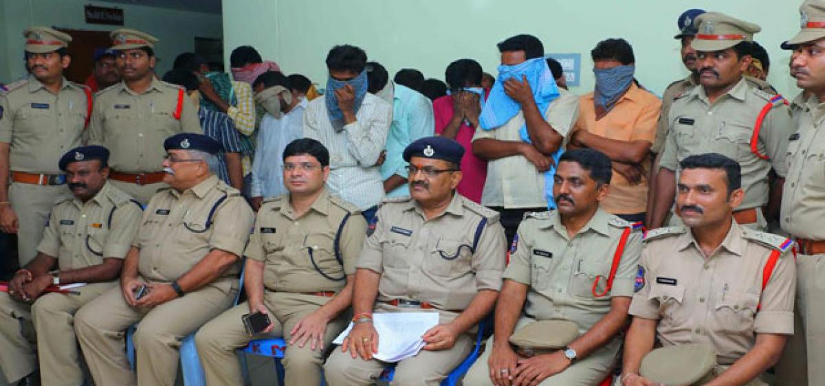 29 held for cricket betting in Khammam - The Hans India