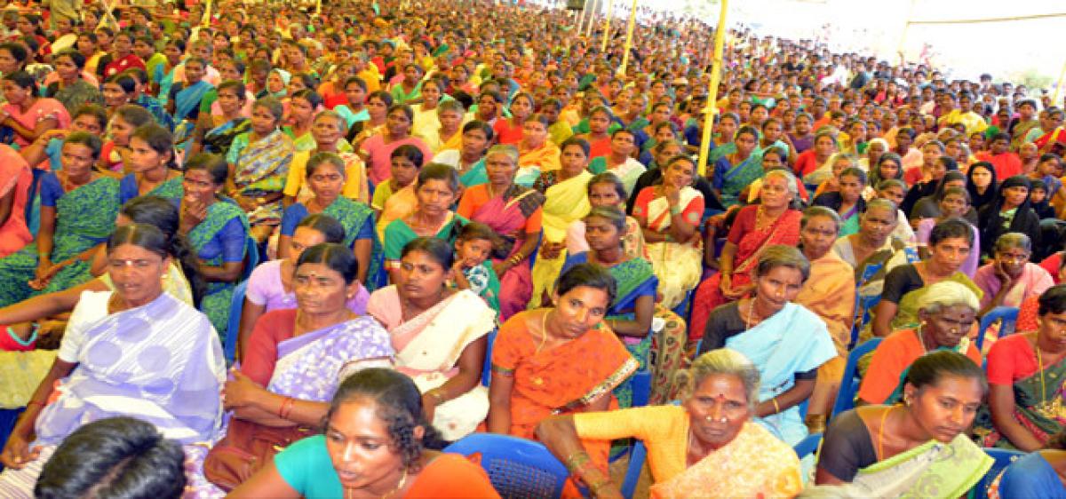 One lakh business units for economic uplift of women:Eluru Collector - The Hans India