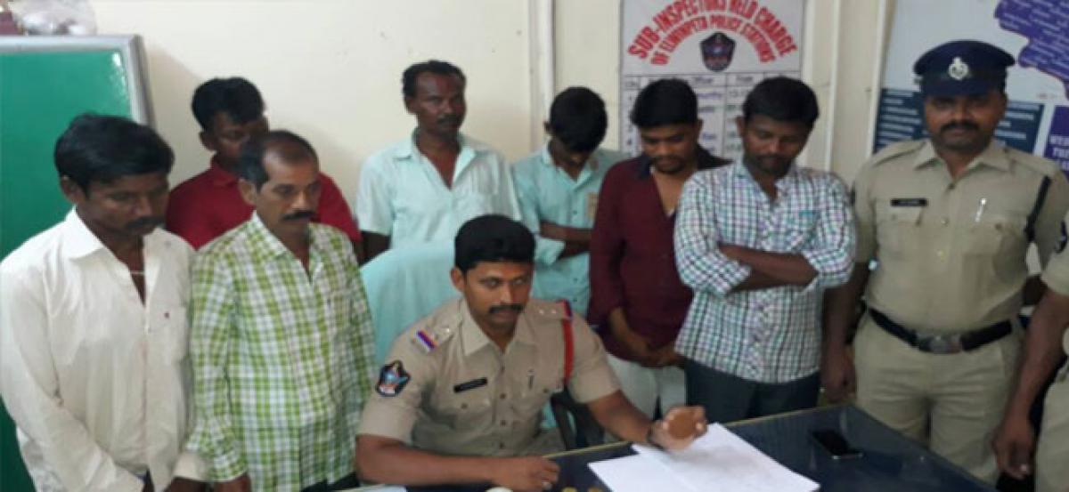 Seven member Magic coin gang arrested - The Hans India