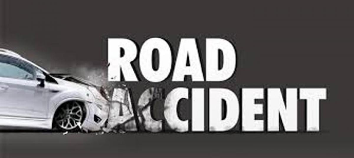 Eluru: Road accident kills two, injures 15 - The Hans India