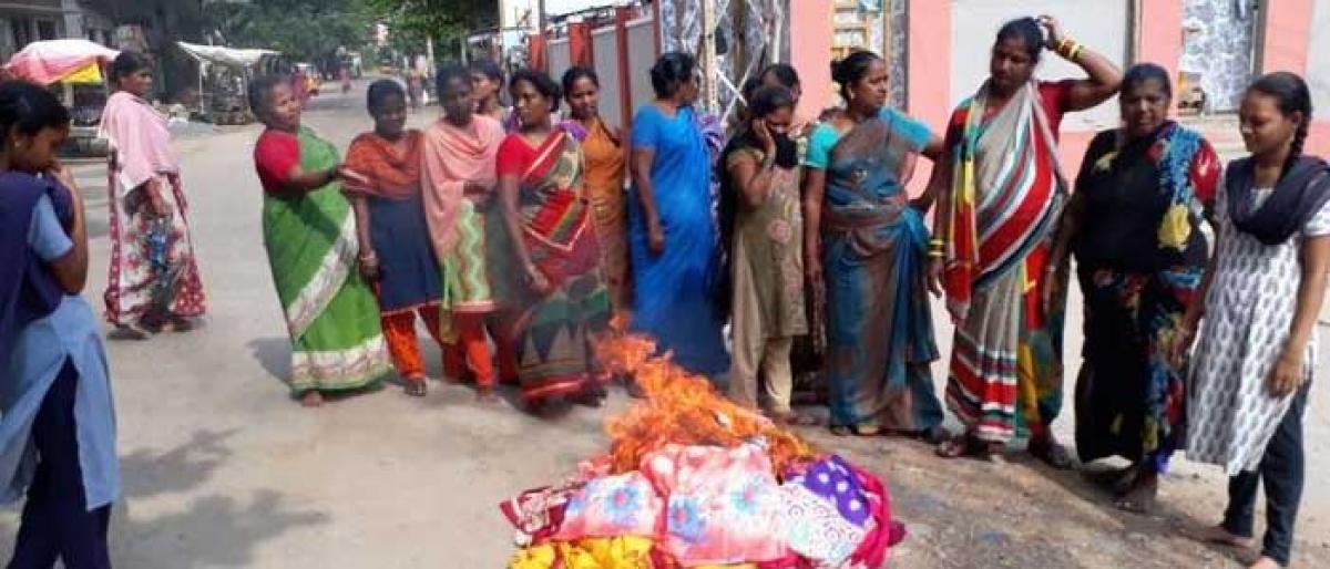 Image result for 2.	Telangana Women burnt Cheap Quality Bathukamma Sarees on roads