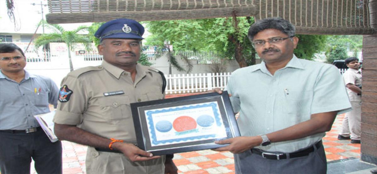 DGP awards IPS medal to Ongole constable - The Hans India