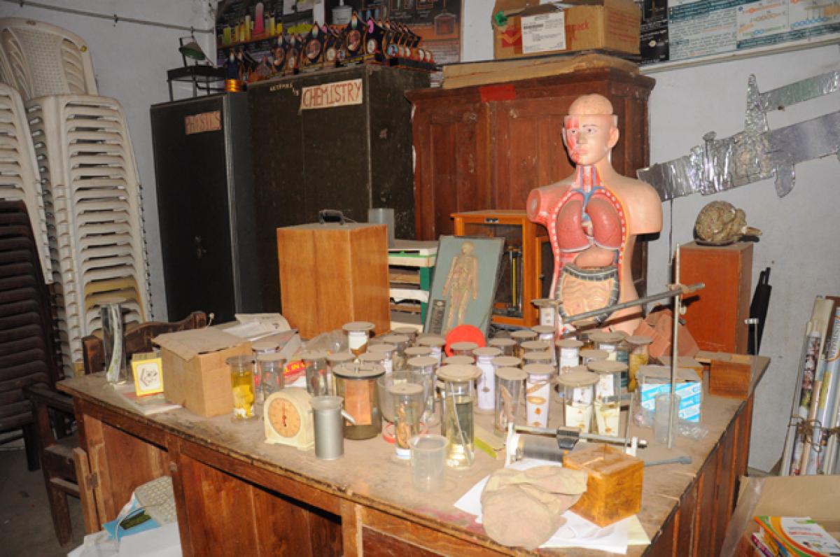  Lab equipments in unconditional stage at municipal school