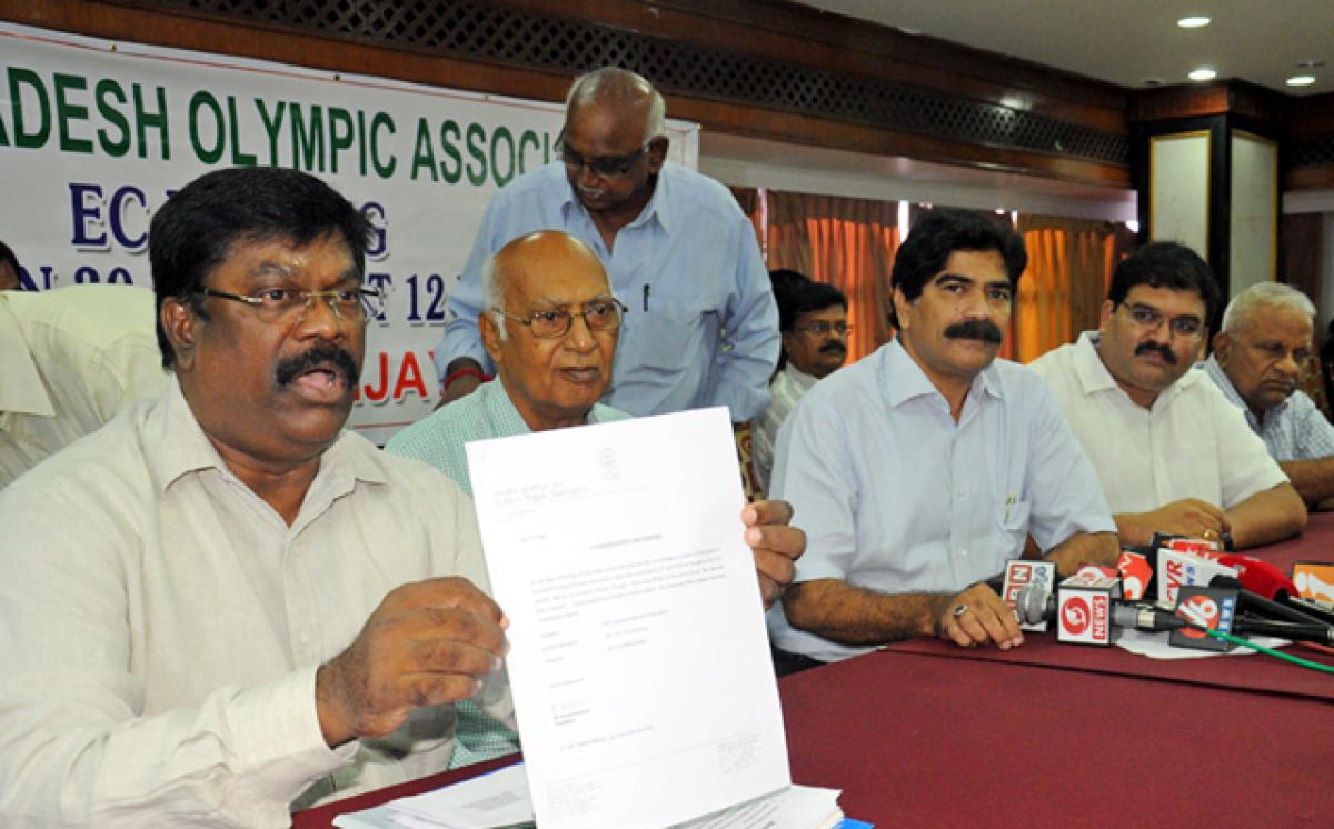 Andhra Pradesh Olympic Association (APOA) general secretary RK Purushotham addressing a press conference in Vijayawada on Sunday. Photo : Ch Venkata Mastan