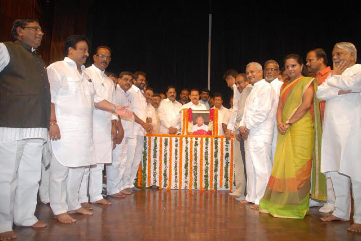 TRS and Congress MPs along with JAC leaders paying tributes to Telangana ideologue Prof Jayashankar  on his birth anniversary celebrations at Telangana Bhavan in New Delhi on Thursday
