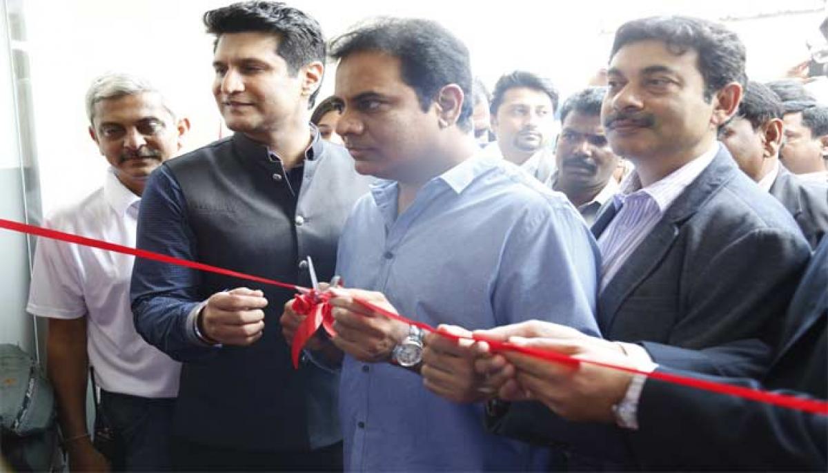 (From left) Sagar Pingali, Rajiv Makhni, KTR and Jayesh Ranjan at the inaugural of India Gadget Expo