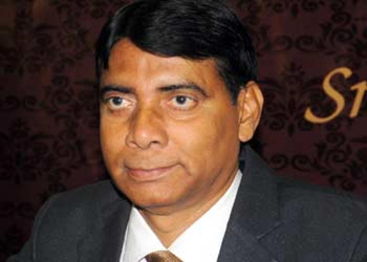 Sri Krishna Jewellers main branch manager Mallikharjuna Rao Yerramsetti addressing a press conference