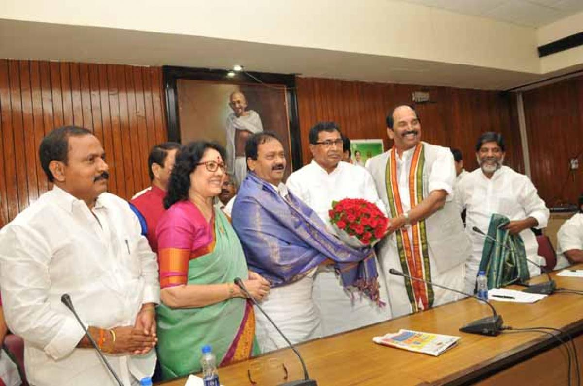 TPCC leaders felicitating leader of Opposition in Legislative Council Md Ali Shabbir during the CLP meeting in Hyderabad on Sunday
