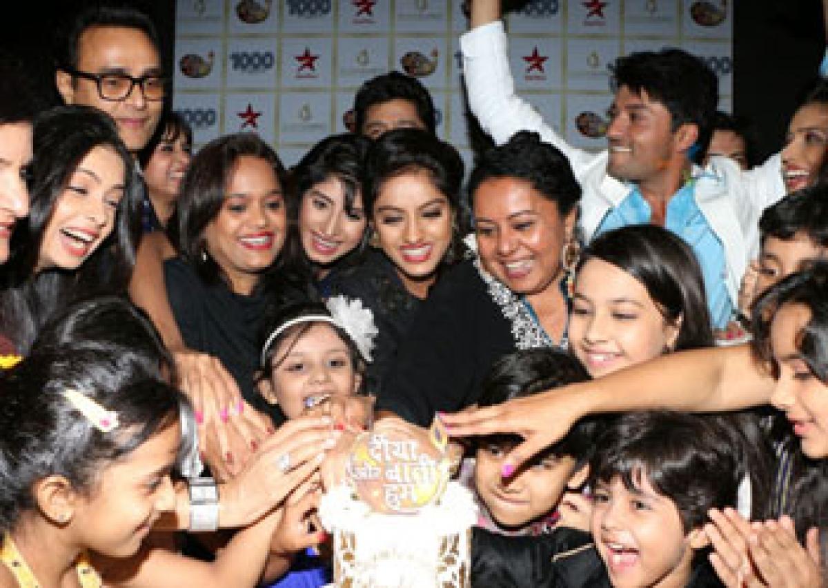 Diya aur baati hum cast