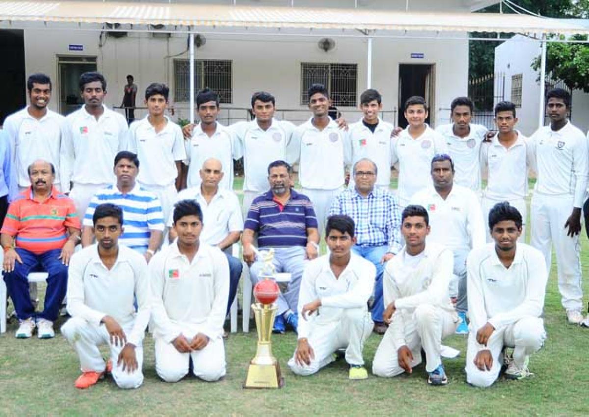 St John’s, the winner of the Aibara Under-19 One-Day tournament, with K John Manoj, Secretary, Hyderabad Cricket Association, and other members of HCA in Hyderabad on Sunday. Photo: Hans