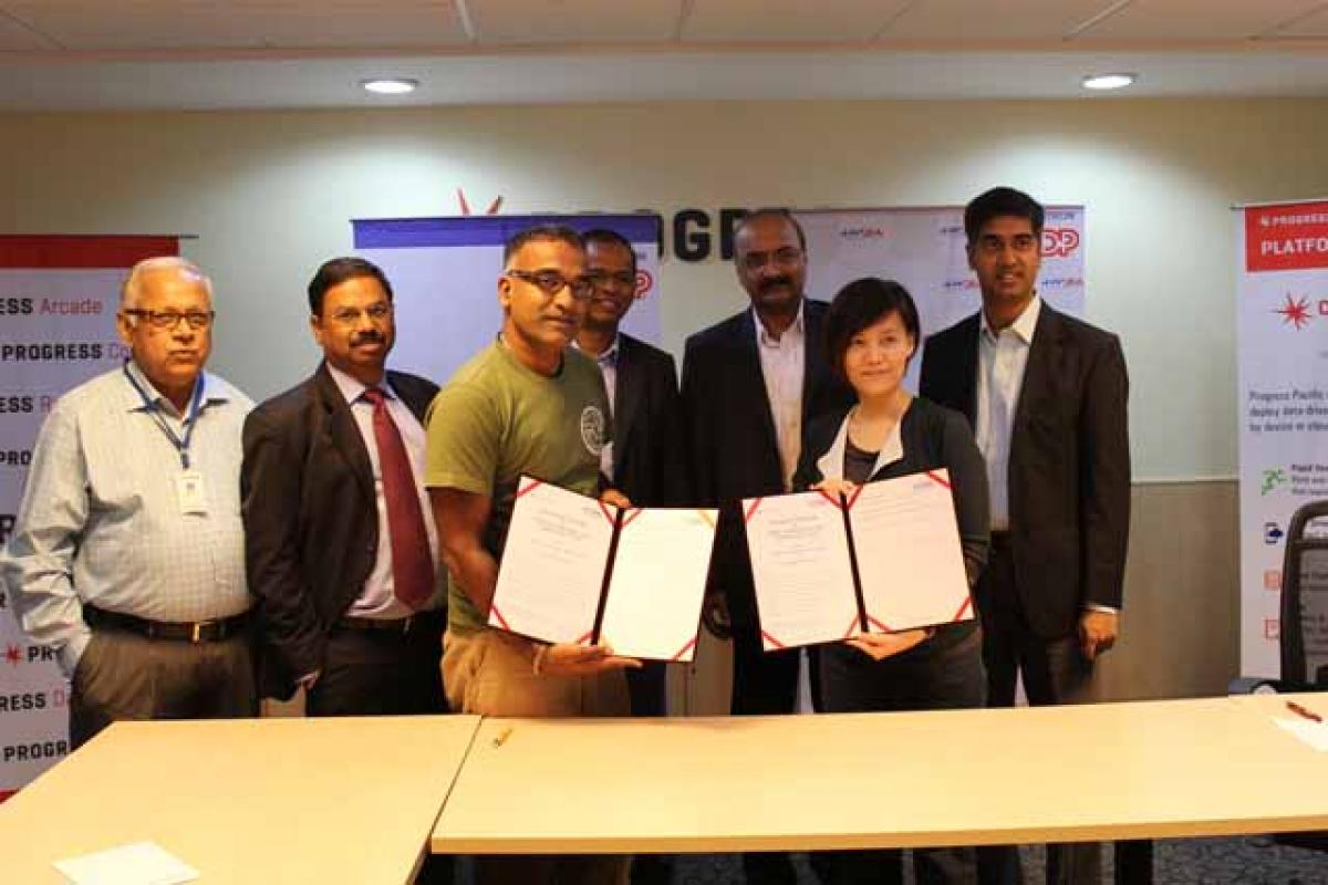 Ramesh Loganathan, President, HYSEA, and Ihuan Lee, Director, Office of Taiwan-India Cooperation, Taipei Computer Association, at the signing of an MoU between the two industry bodies in Hyderabad on Thursday 
