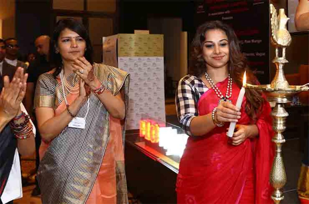 Vidya Balan inaugurating the event, also seen is Rekha Lahoti, Chairperson, FLO