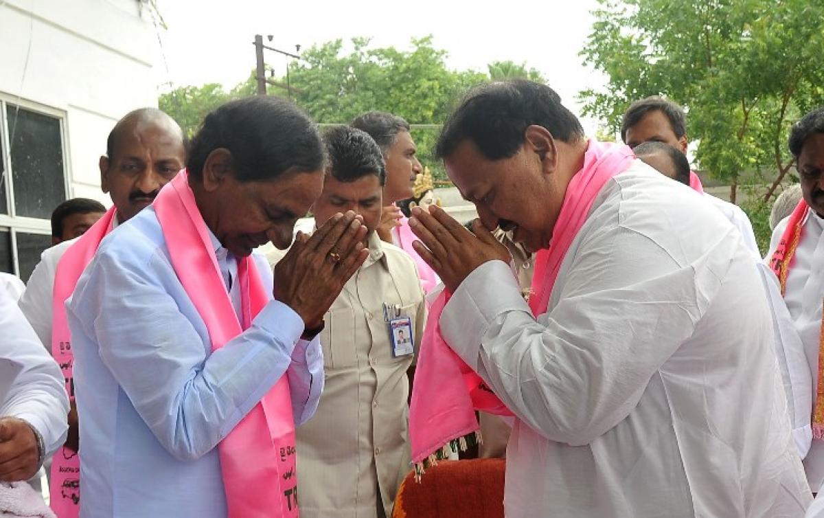 TRS chief welcoming senior Congress leader D Srinivas into the party