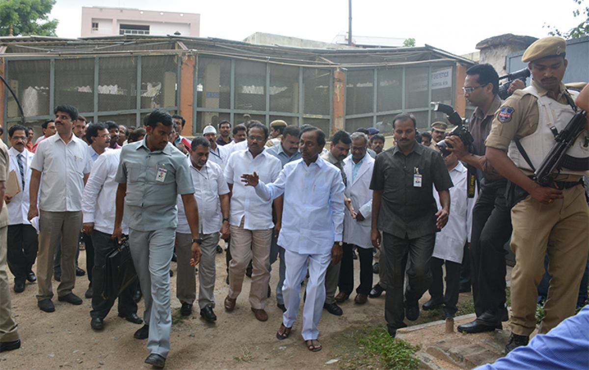 Chief Minister K Chandrashekar Rao, along with Health Minister C Lakshma Reddy, Chief Secretary Rajiv Sharma and other officials, visiting the Osmania General Hospital at Afzalganj in Hyderabad on Thursday