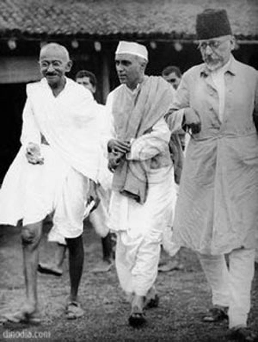 Today is Maulana Abul Kalam Azad&rsquo;s 127th birth anniversary. He is seen with Mahatma Gandhi and Pandit Jawaharlal Nehru