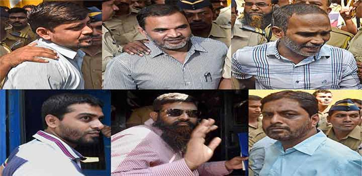 Accused persons in  2006 Mumbai serial train blasts being taken to the Sessions court from the Arthur road jail in Mumbai on Wednesday