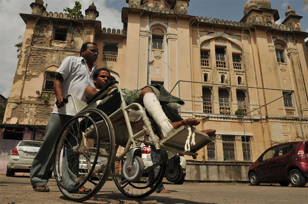 Patients from Osmania General Hospital being shifted to King Koti hospital on Wednesday. 