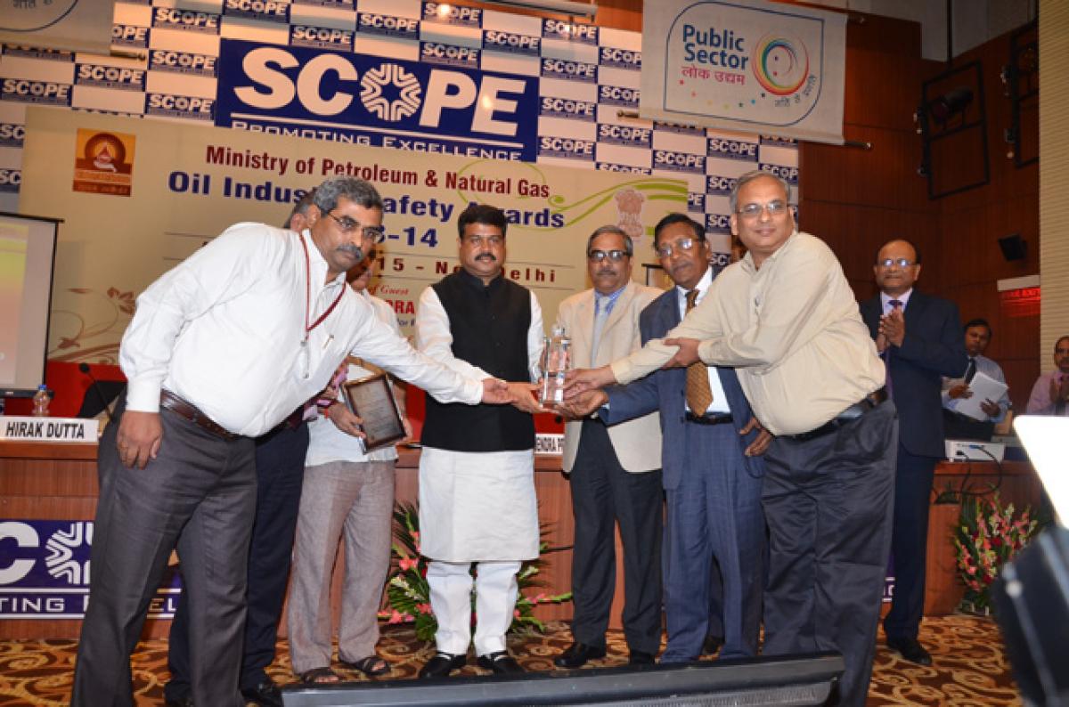 Debashis Sanyal receiving the prestigious award from Petroleum Minister Dharmendra Pradhan (centre) at a brief ceremony in New Delhi 