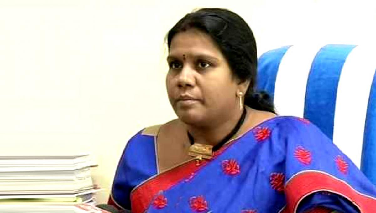Peethala Sujatha at it again, courts controversy for accepting costly gifts?