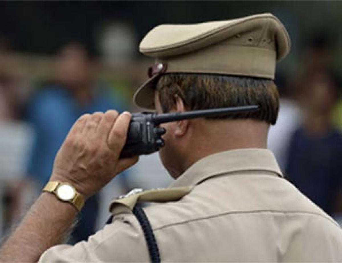 Hyderabad: AP Police Inside, Telangana Police Outside
