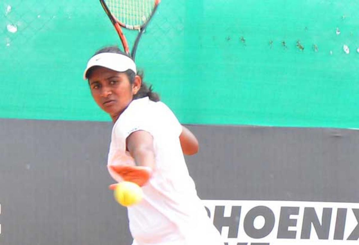 Pranjala Yedlapalli plays a forehand shot against Abinikka Renganathan in the women singles semifinals of the Pheonix Live AITA tournament in Hyderabad on Friday. Photo: Saleem