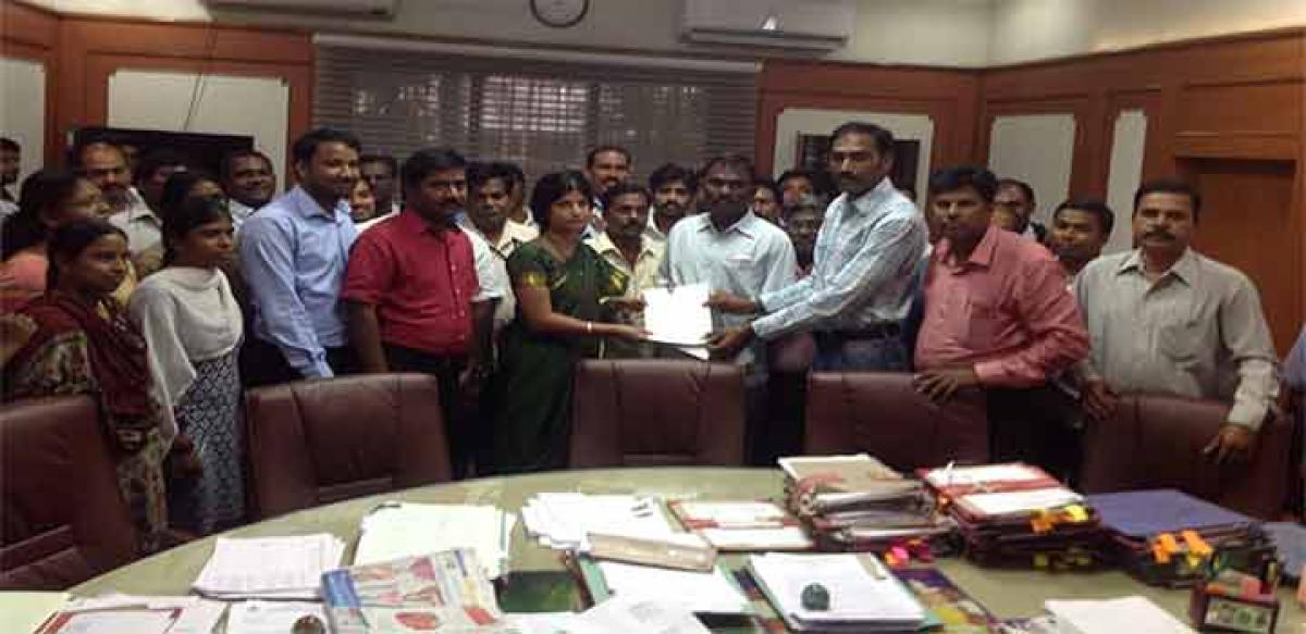 SCB employees met the board&rsquo;s CEO Sujatha Gupta (centre) to convey their demands earlier  in the day