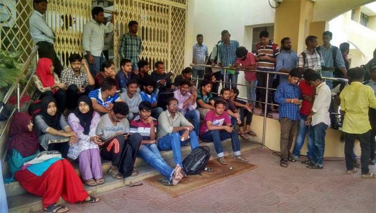 Praveen Kumar Yalala (second from left) with the staff of UoH