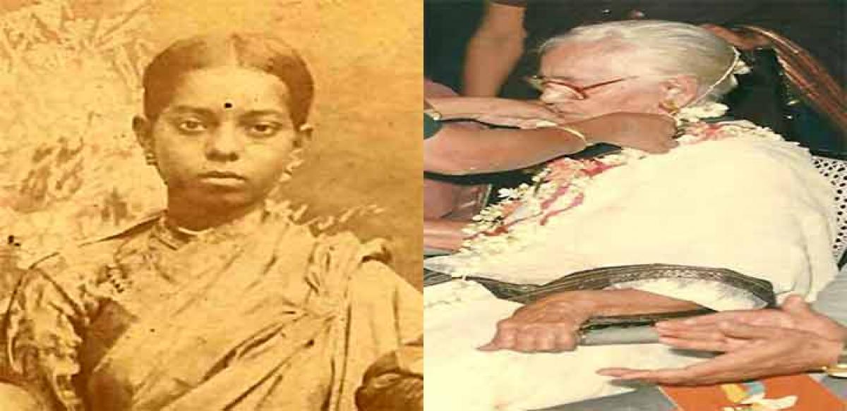 Dulla Ramanamma, Founder of Mahila Seva Mandali, born in 1900, at the age of 20. Being felicitated when she was 88, a few days before she passed away