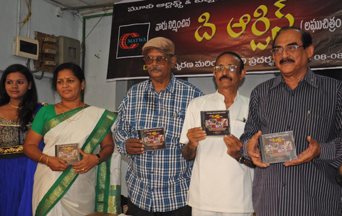 Management consultant MC Das (right) releasing the DVD of short film `The Artiste&rsquo; 