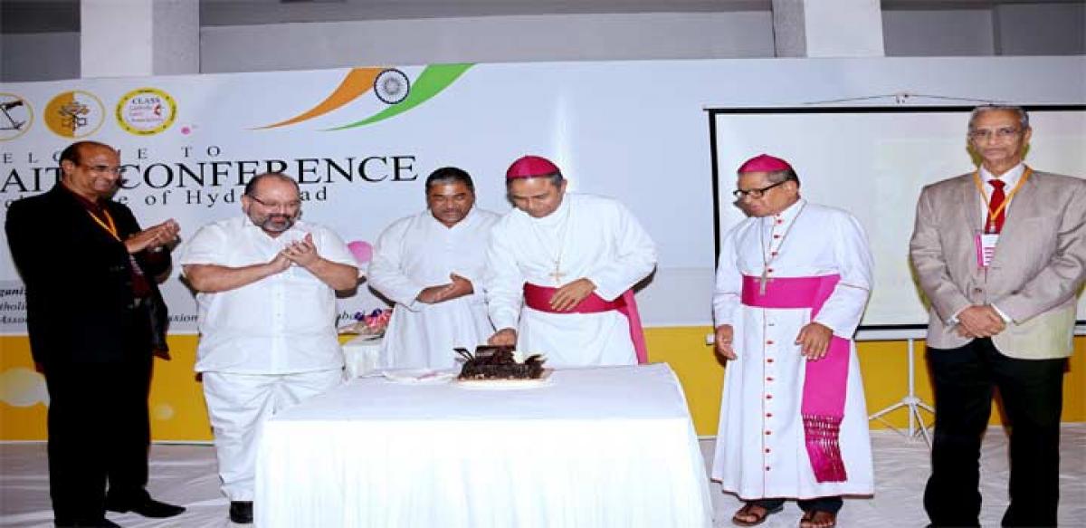 Gerald John Mathias, Bishop of Lucknow inaugurating the conference. Also seen is Thumma Bala (extreme right), Archbishop of Hyderabad