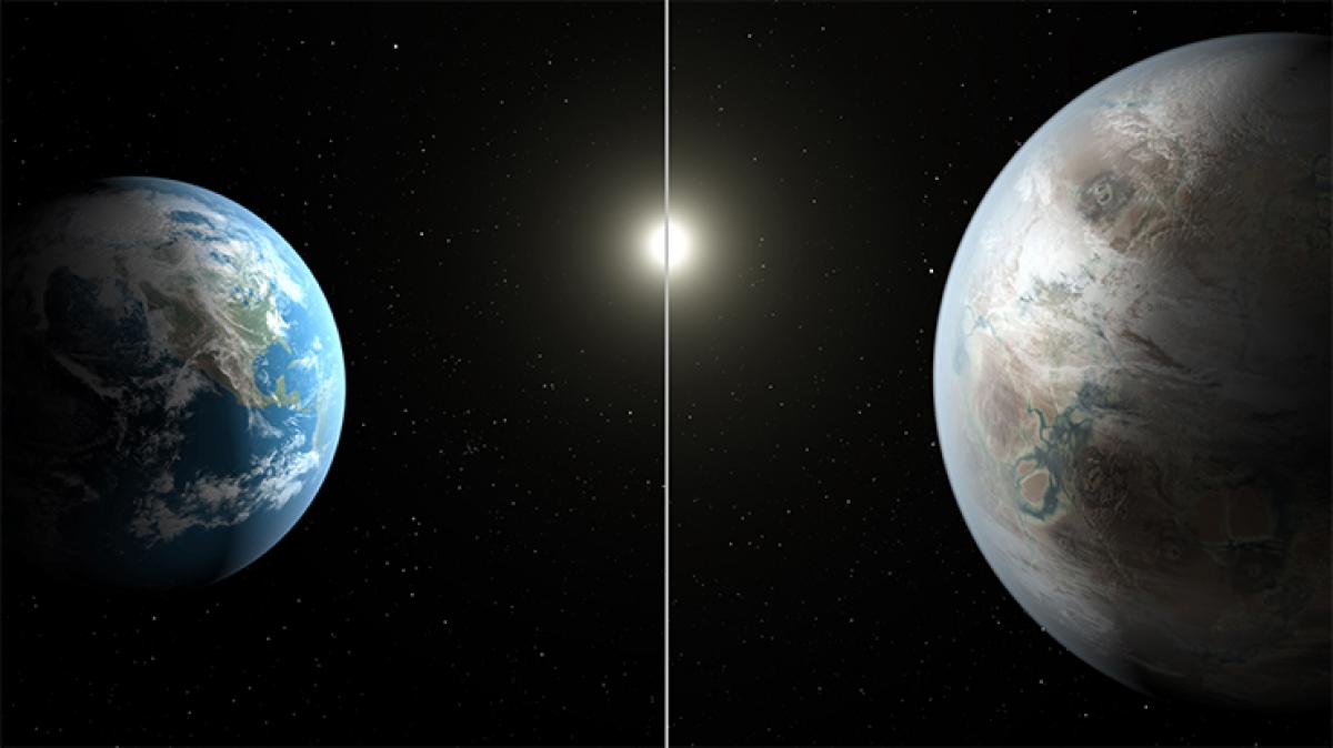 This artist's concept compares Earth (left) to the new planet, called Kepler-452b, which is about 60 percent larger in diametre       Photo: NASA