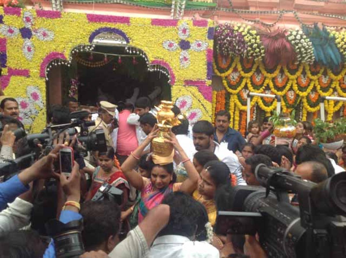 MP K Kavitha at the Bonalu celebrations in Lal Darwaza 