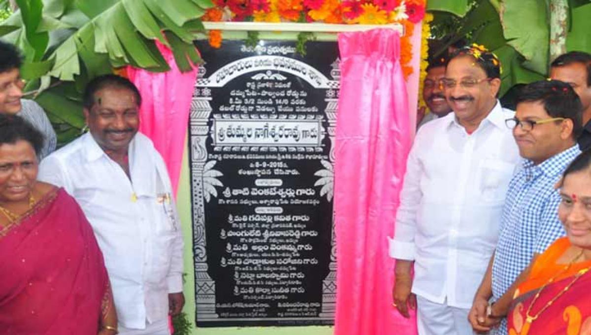 Roads and Buildings Minister Tummala Nageshwar Rao inaugurating the Tribal Welfare building at Chipuragudem in Khammam on Tuesday