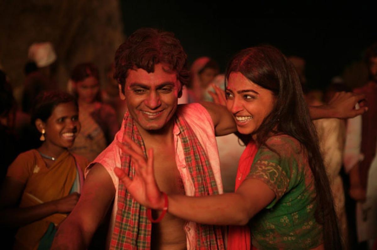 Nawazuddin Siddiqui and Radhika Apte in 'Manjhi - The Mountain Man'