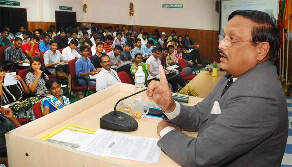 Yandamoori Veerendranath delivering a talk on  &lsquo;Ten Tips to Develop Personality, Get a Rank and Win in Interviews&rsquo; at PB Siddhartha College of Arts and Science in the city on Friday Photo: N Kishore