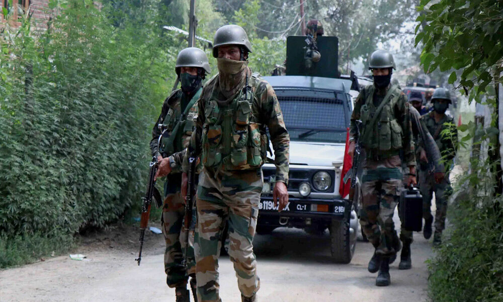 Gunfight breaks out in South Kashmirs Shopian district
