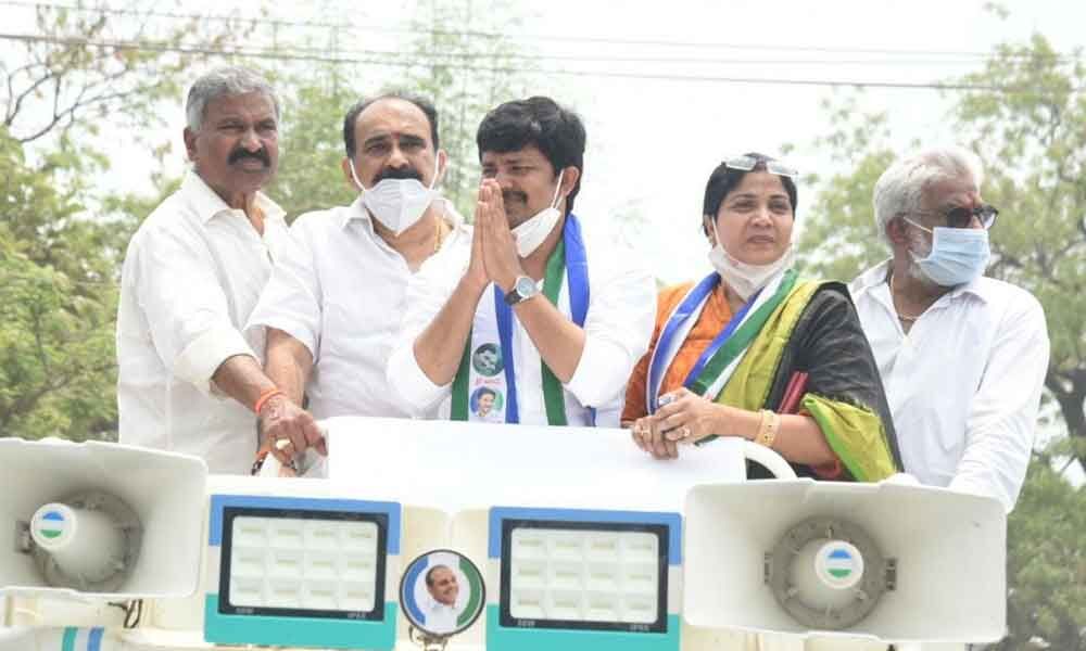 YSR Congress nominee Dr M Gurumoorthy conducting campaign at Rapur mandal in Venkatagiri constituency on Monday