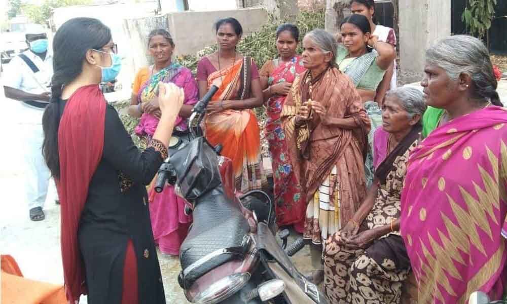 Nandyal sub-collector Kalpana Kumari enquiring with the family members of victims at Gorukallu village in Panyam mandal on Wednesday