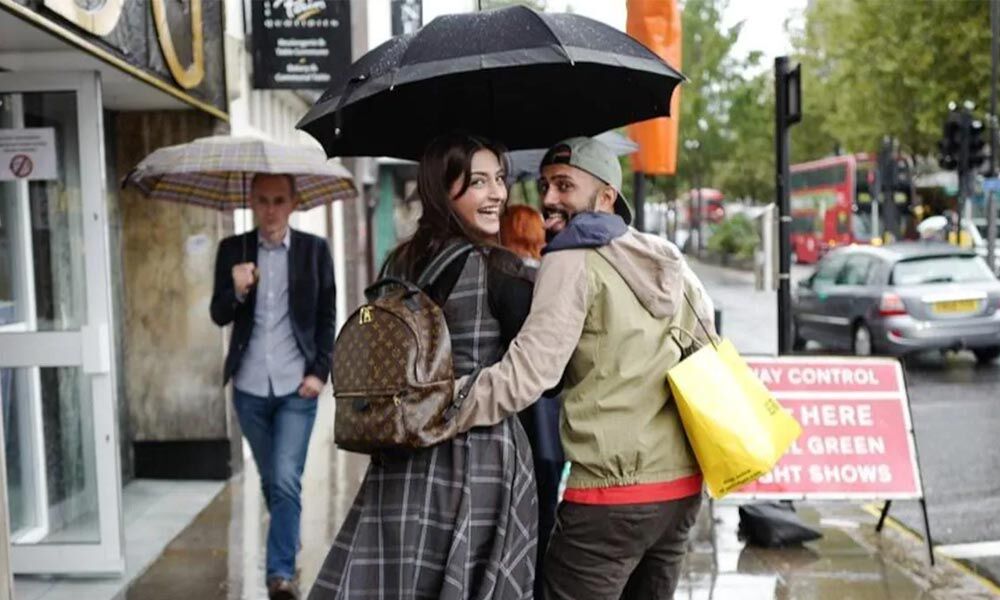 Sonam Kapoor Shares A Pic With Her Husband Anand And Says ‘I Miss India’ Sonam Kapoor Shares A Pic With Her Husband Anand And Says ‘I Miss India’