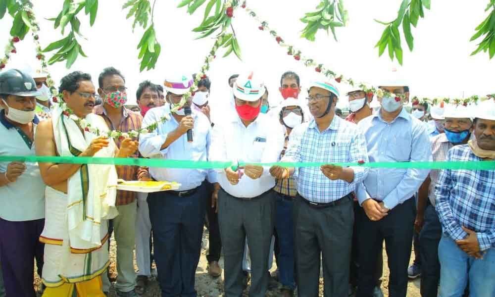 SCCL Director D Satyanarayana synchronising 15 megawatts segment out of the second phase 90 megawatts plant at Mandamarri with Transco on Thursday