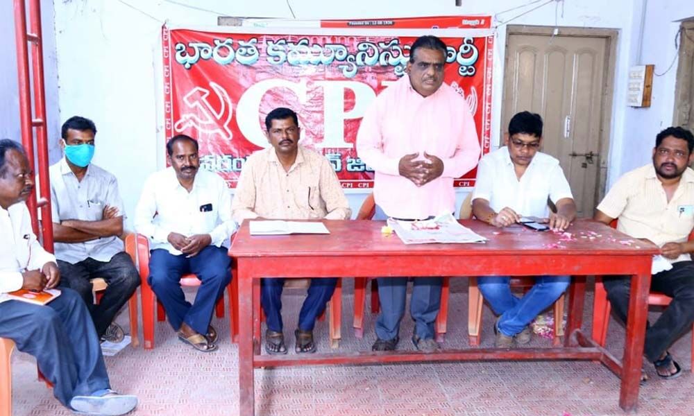 State Secretariat member Thakkallapally Srinivas Rao speaking at the party’s election preparatory meeting in Hanamkonda on Friday