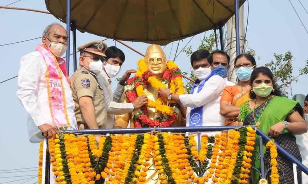R&B and Legislative Affairs Minister  V Prashanth Reddy garlanding Babu Jagjivan Ram’s statue in Nizamabad on Monday. District Collector C Narayana Reddy and Police Commissioner Karthikeya also seen