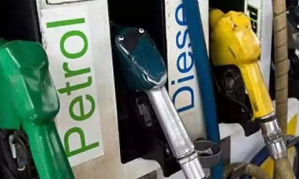 Petrol and diesel prices today in Hyderabad, Delhi, Chennai, Mumbai remains stable on 08 April 2021