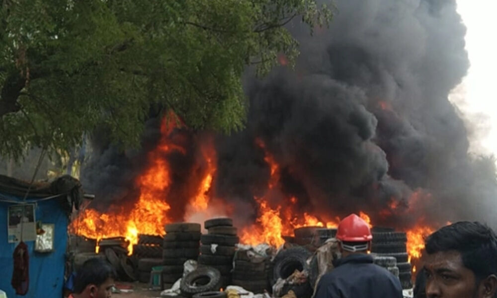 Hyderabad: Fire breaks out at tyre godown in Afzal Gunj