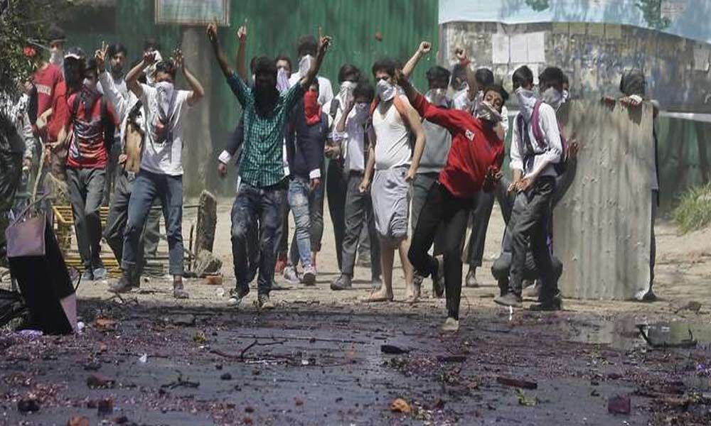 Andhra Pradesh: One dies and two injured in a clash between two families in Kurnool