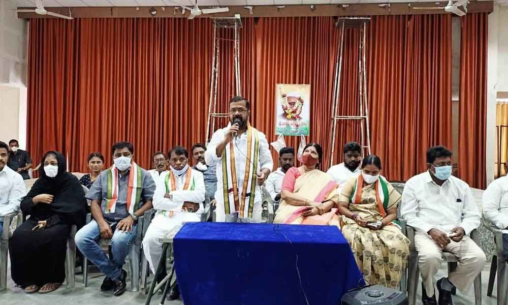 ­DCC president Naini Rajender Reddy speaking to party cadres in Warangal DCC office on Monday