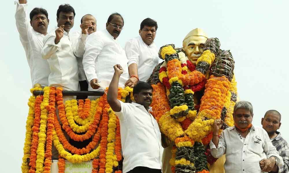 BJP state president Somu Veerraju garlanding the statue of Babu Jagjivan Ram at Byragipatteda in Tirupati on Monday