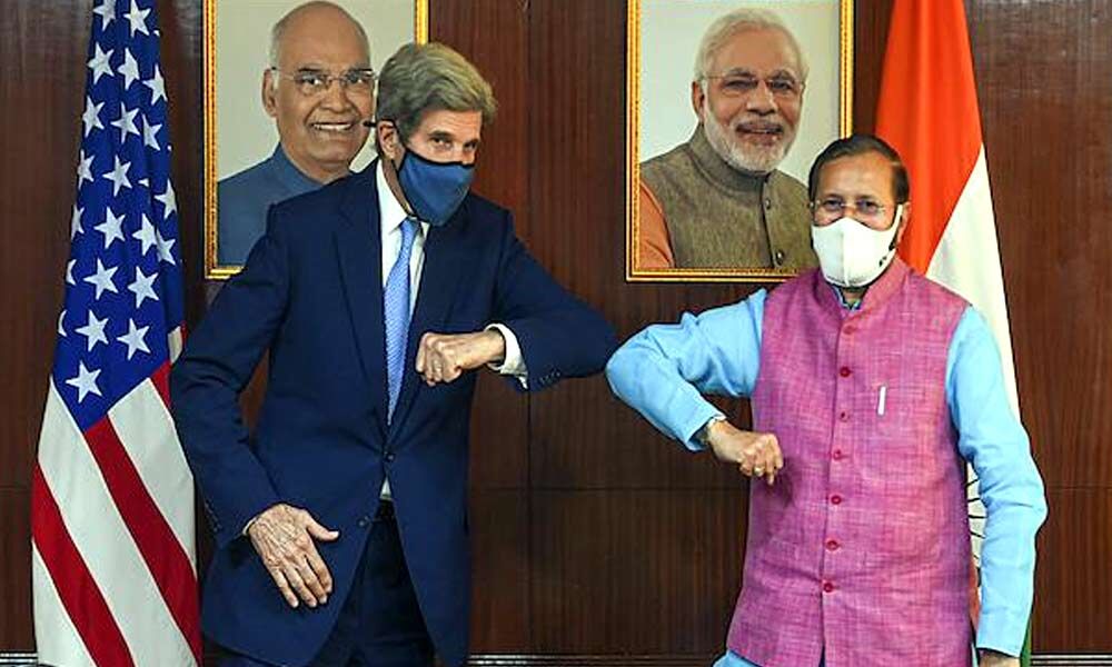 Prakash Javedkar met  US special Climate Envoy John Kerry to discuss on climate change issue