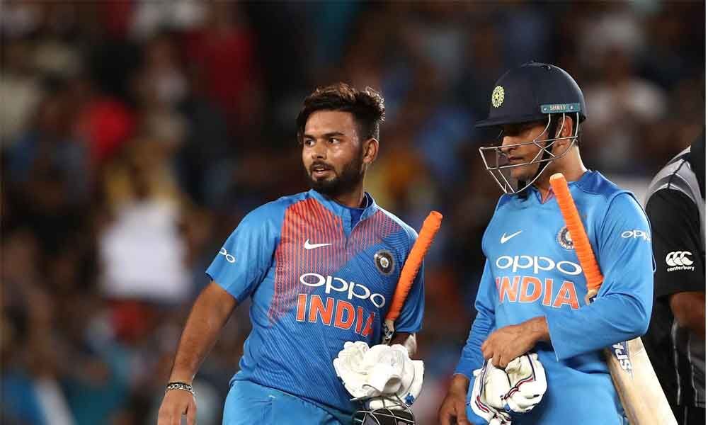 Dhoni-Pant Dhoni-Pant